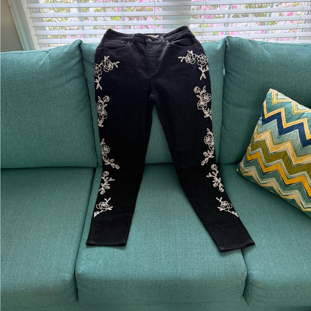 Black Floral Embroidered Women's Jeans